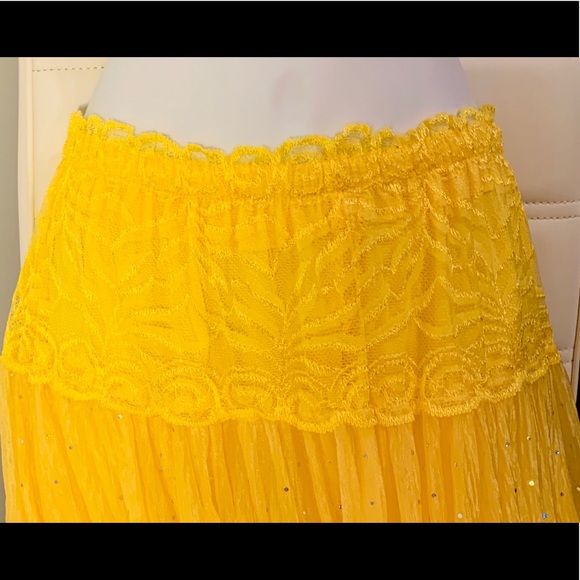 Woman Full Length very pretty skirt - Picture 3 of 6